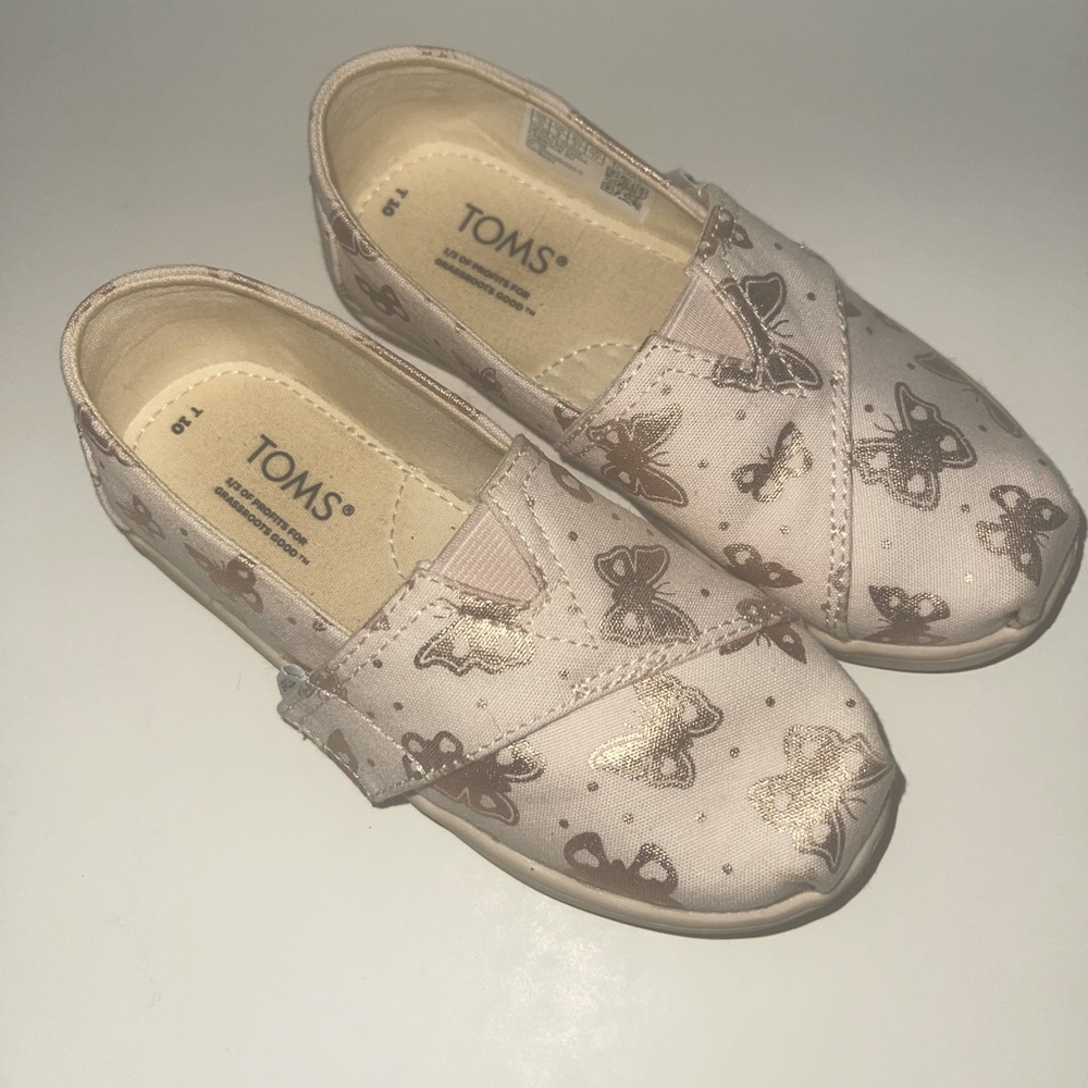Tom’s toddler girls lofter like new